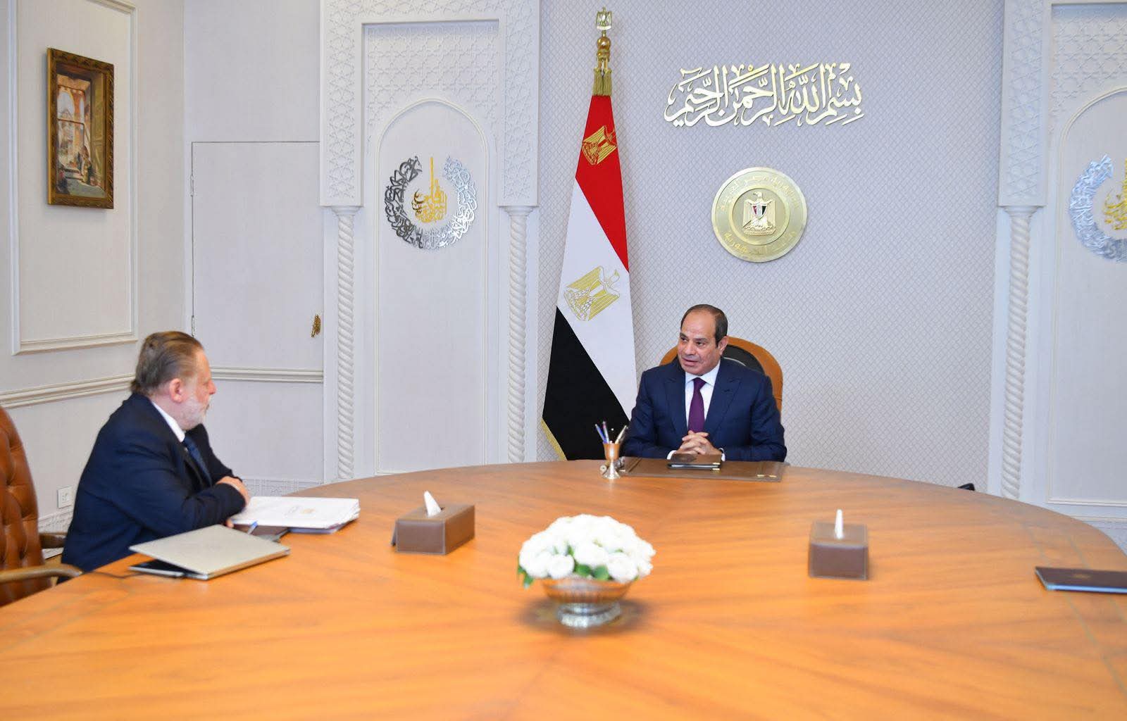 السيسي اجتمع مع محافظ البنك المركزي لاستعراض جهود خفض التضخم وزيادة التدفقات الدولارية وتأمين الاحتياطي النقدي الأجنبي فى ظل الوضع الراهن