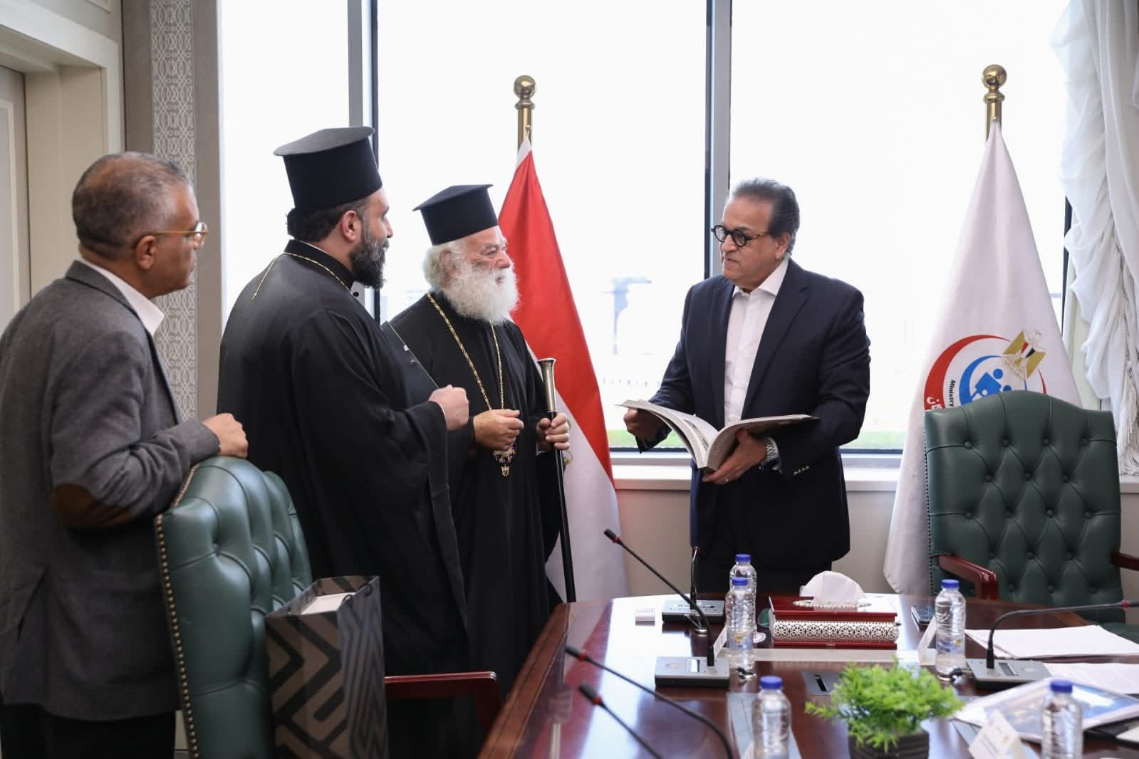وزير الصحة يستقبل بابا الروم الأرثوذكس لبحث إنشاء مستشفى بالإسكندرية