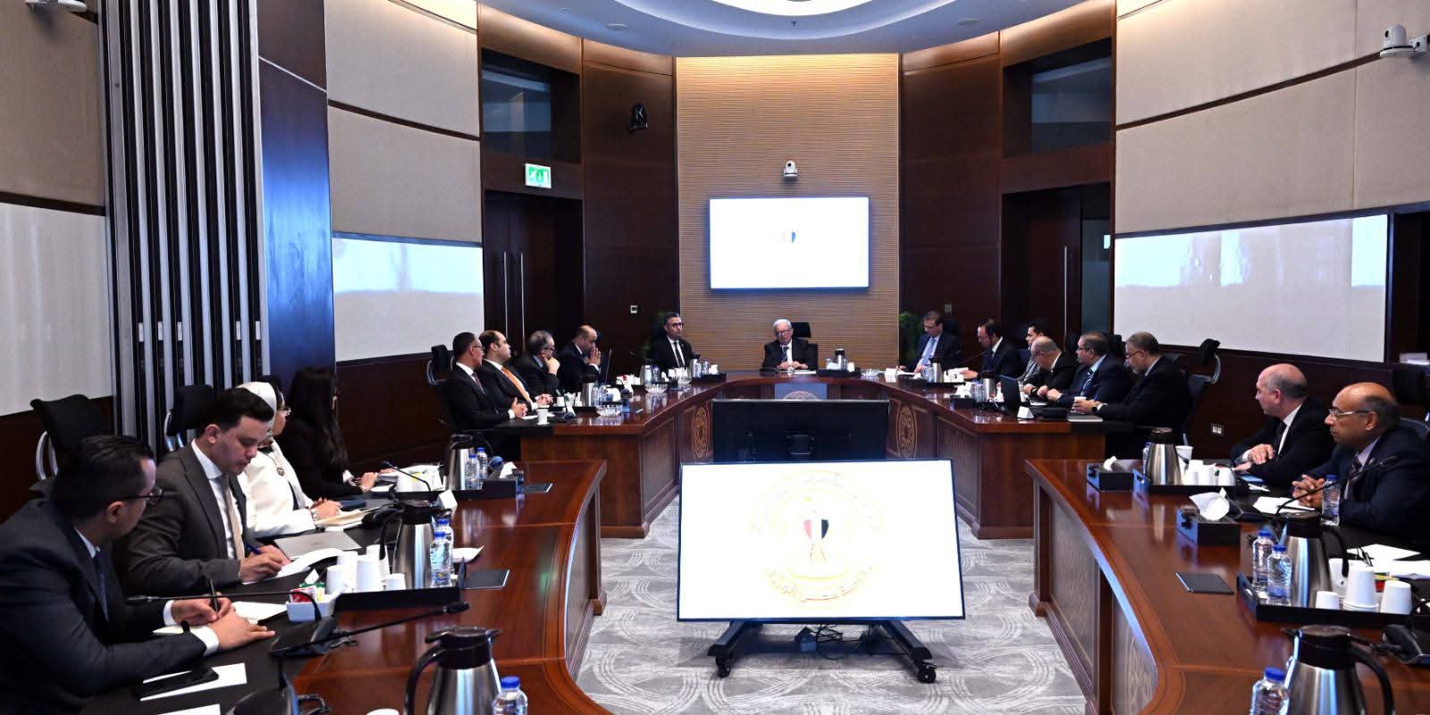 نائب رئيس الوزراء للشئون الاقتصادية يتابع موقف زيادة الاحتياطي الاستراتيجي من السلع الغذائية