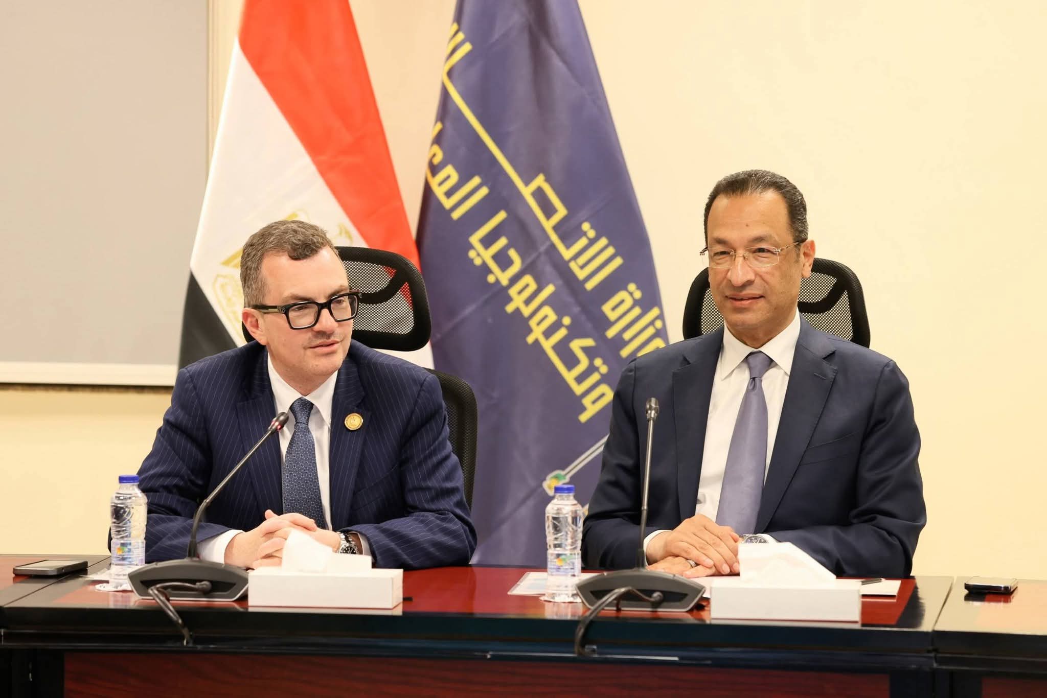 وزيرا الاتصالات والتخطيط ونائب وزير المالية يبحثون التعاون المشترك للتحول الرقمي وترتيب الاتفاقيات المزمع توقيعها مع كبرى الشركات العالمية