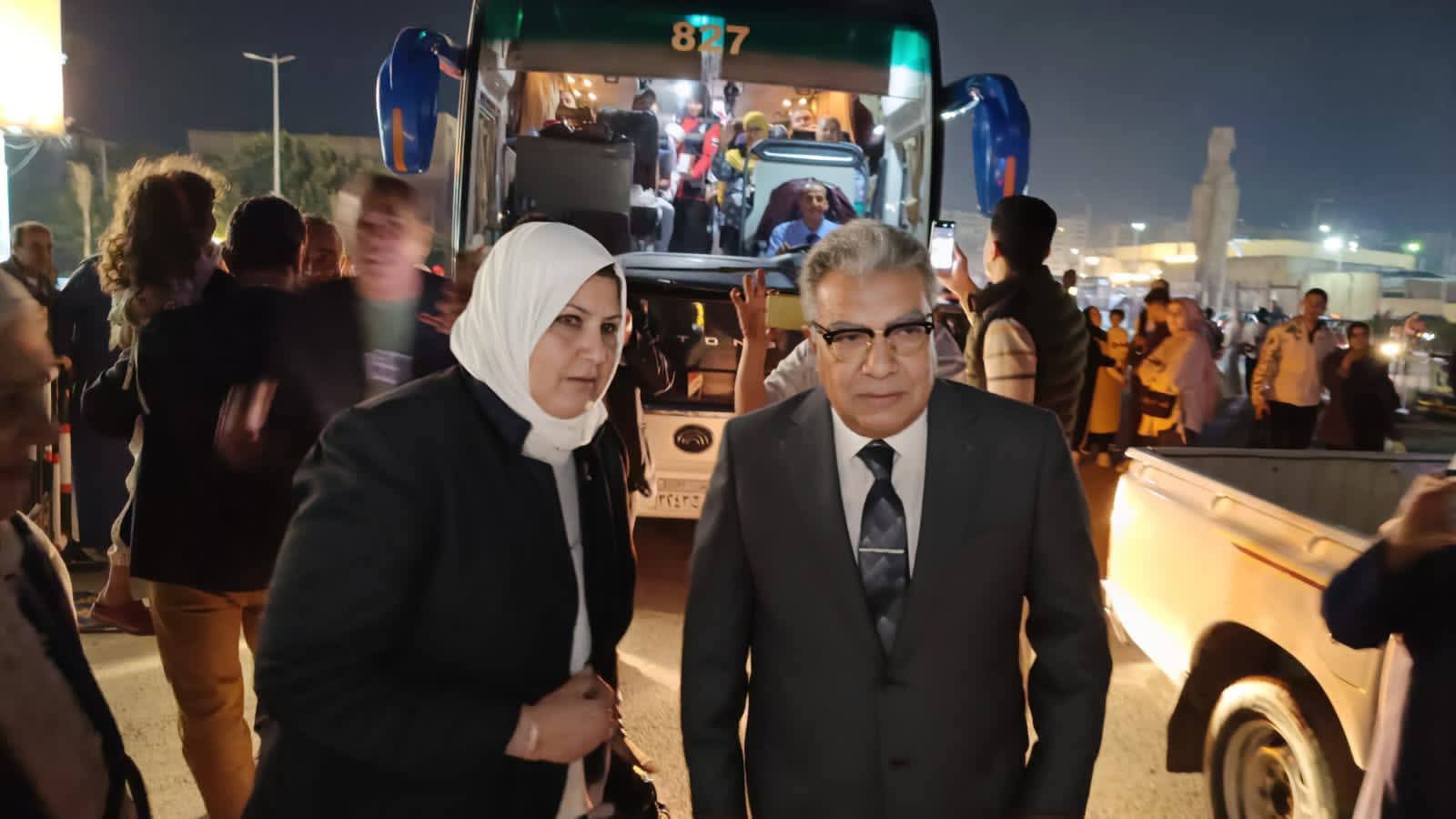 محافظ الدقهلية يودع الفوج الأول من حجاج الجمعيات الأهلية المتجهين إلى بيت الله الحرام