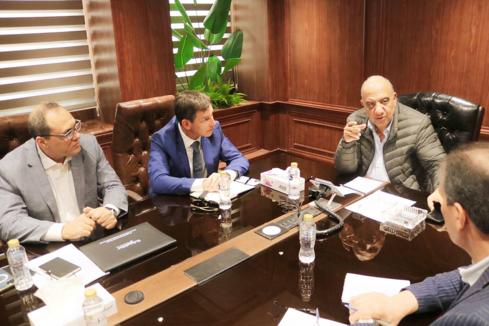 وزير الكهرباء والطاقة المتجددة يبحث مع شركة شنايدر إليكتريك التوسع في مبادرة تحسين كفاءة استخدام الطاقة في المصانع والمستشفيات والفنادق