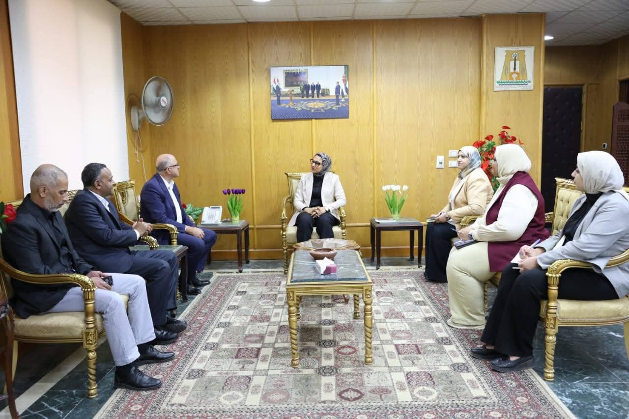 محافظ الوادي الجديد تتابع الموقف التنفيذي لمشروع الغاز الطبيعي.. وتبحث التوسع بمراكز المحافظة 