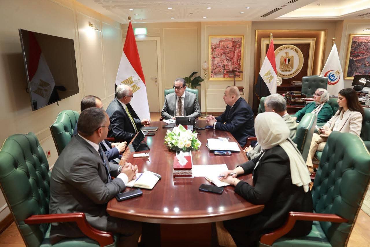 وزير الصحة يبحث مع رئيس غرفة صناعة الدواء تعزيز توطين صناعة الدواء ودعم الاكتفاء الذاتي