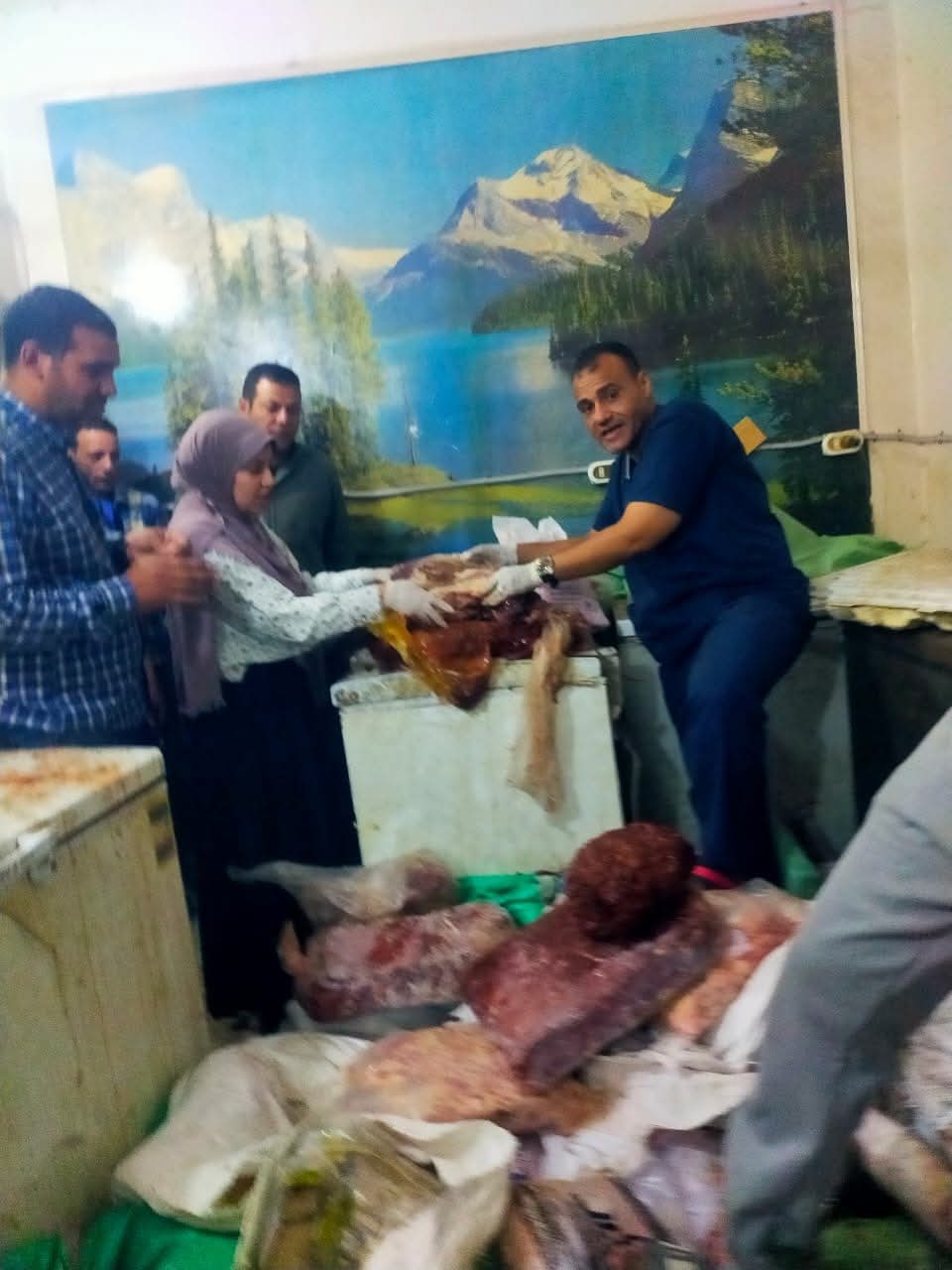 محافظ أسيوط: ضبط مخزن غير مرخص بداخله 3 أطنان لحوم ودواجن وأسماك غير صالحة خلال حملة مكبرة بمركز منفلوط