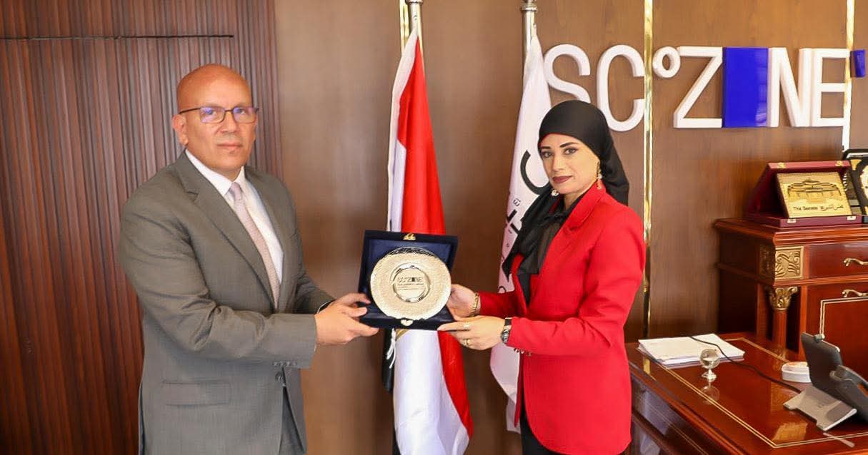 استكمالًا لاحتفالات اليوم الدولي للمرأة في القطاع البحري.. اقتصادية قناة السويس تُكرم إحدى الكفاءات النسائية بالمنطقة الشمالية ببورسعيد