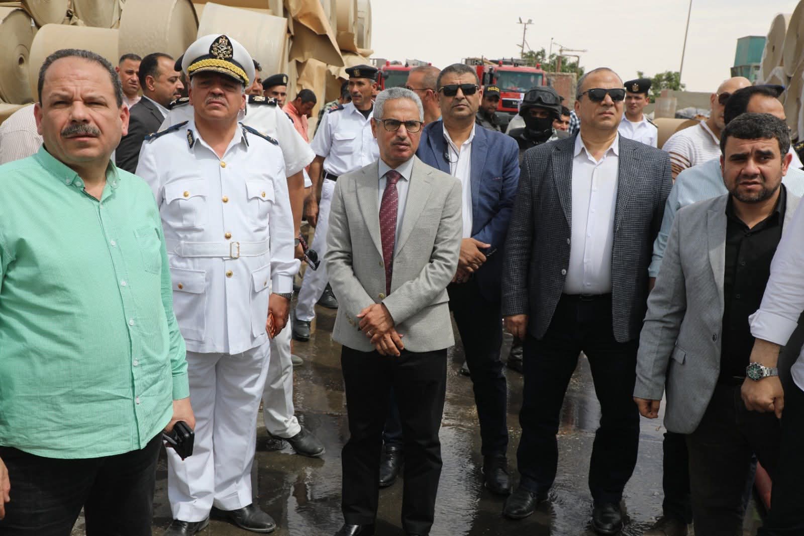 محافظ بني سويف يتابع جهود السيطرة على حريق بمصنع ببياض العرب دون خسائر في الأرواح