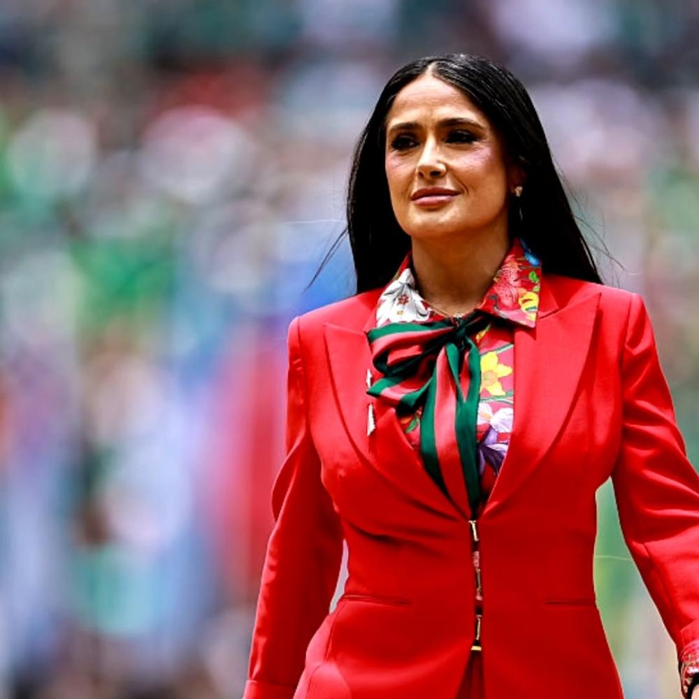 سلمى حايك تخطف الأضواء في افتتاح كأس العالم 2026