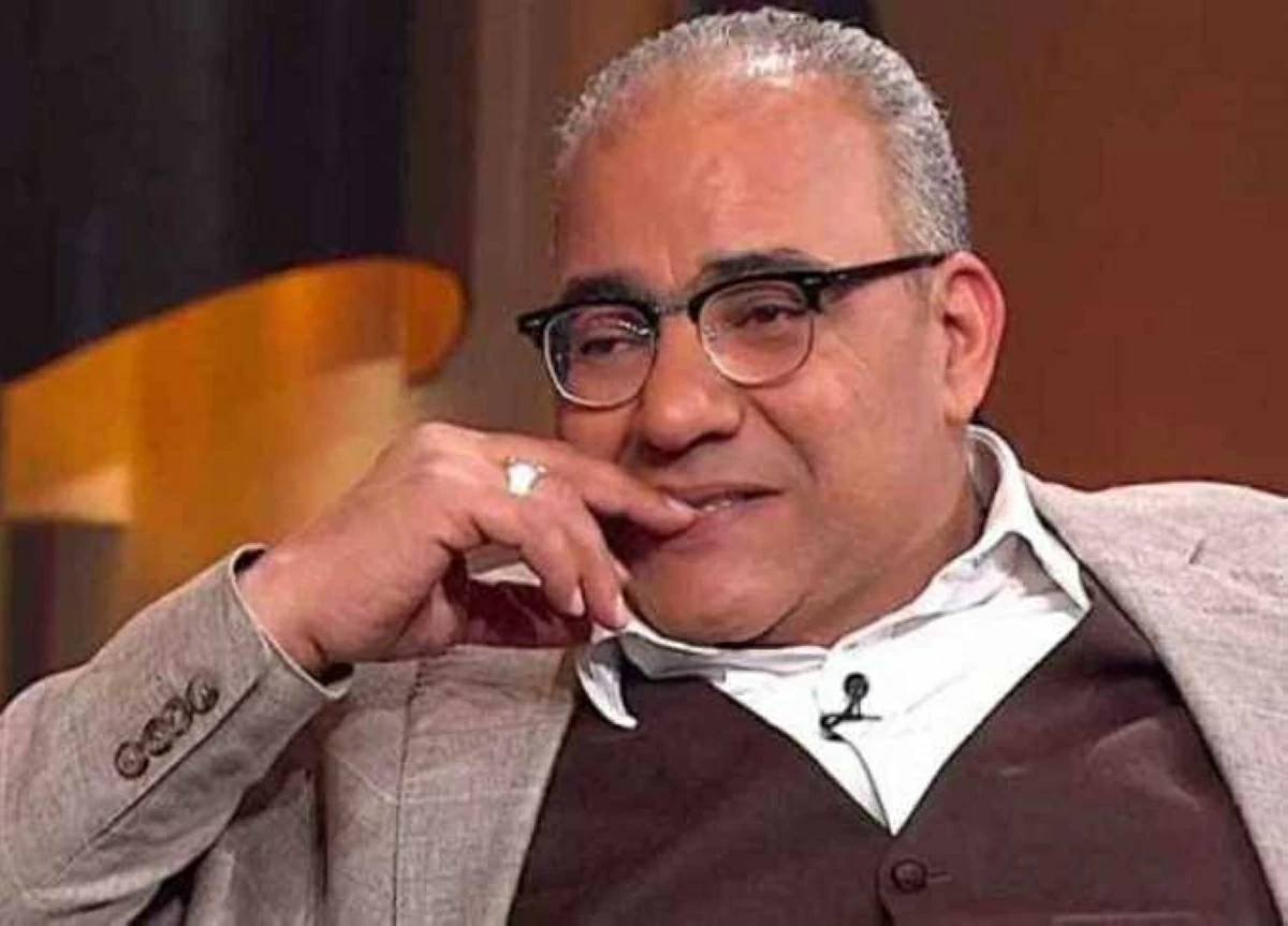 إلزام بيومى فؤاد بدفع أجرة مسكن ومدرسة ونفقة صغير لطليقته