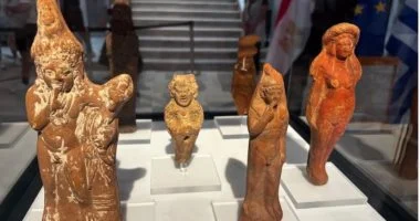 اليونان تعيد إلى مصر 6 قطع أثرية مهربة في خطوة جديدة لحماية التراث الحضاري