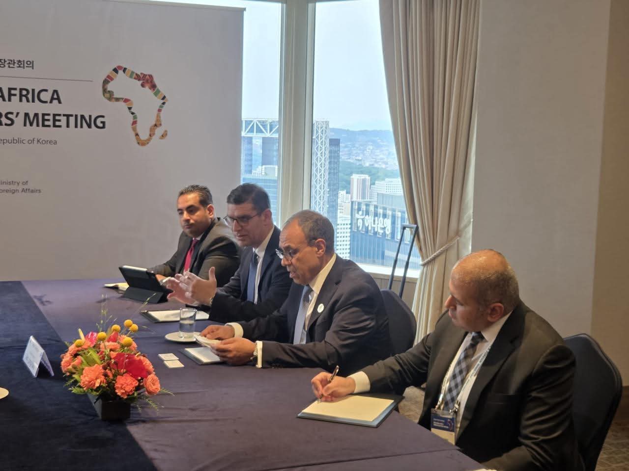 وزير الخارجية يلتقي المدير التنفيذي ورئيس مجموعة عمليات صندوق التعاون للتنمية الاقتصادية بالبنك الكوري للتصدير والاستيراد 