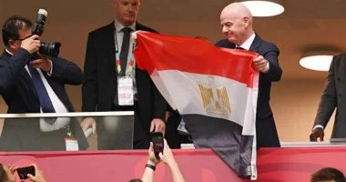 إنفانتينو يرفع علم مصر وسط جدل تحكيمي واسع عقب مواجهة الأرجنتين في كأس العالم