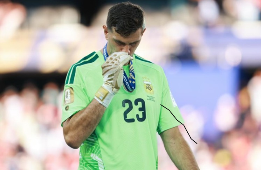 إيميليانو مارتينيز يثير الشكوك حول مستقبله مع منتخب الأرجنتين وباريديس يوجه رسالة لجماهير الأرجنتين