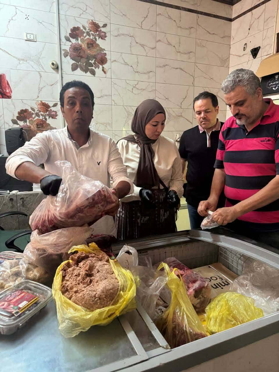محافظ الدقهلية يتابع حملات الطب البيطري للتفتيش على المحلات وتحرير محاضر عينات مفروم ولحوم ومصنعات دجاج غير صالحة للاستهلاك