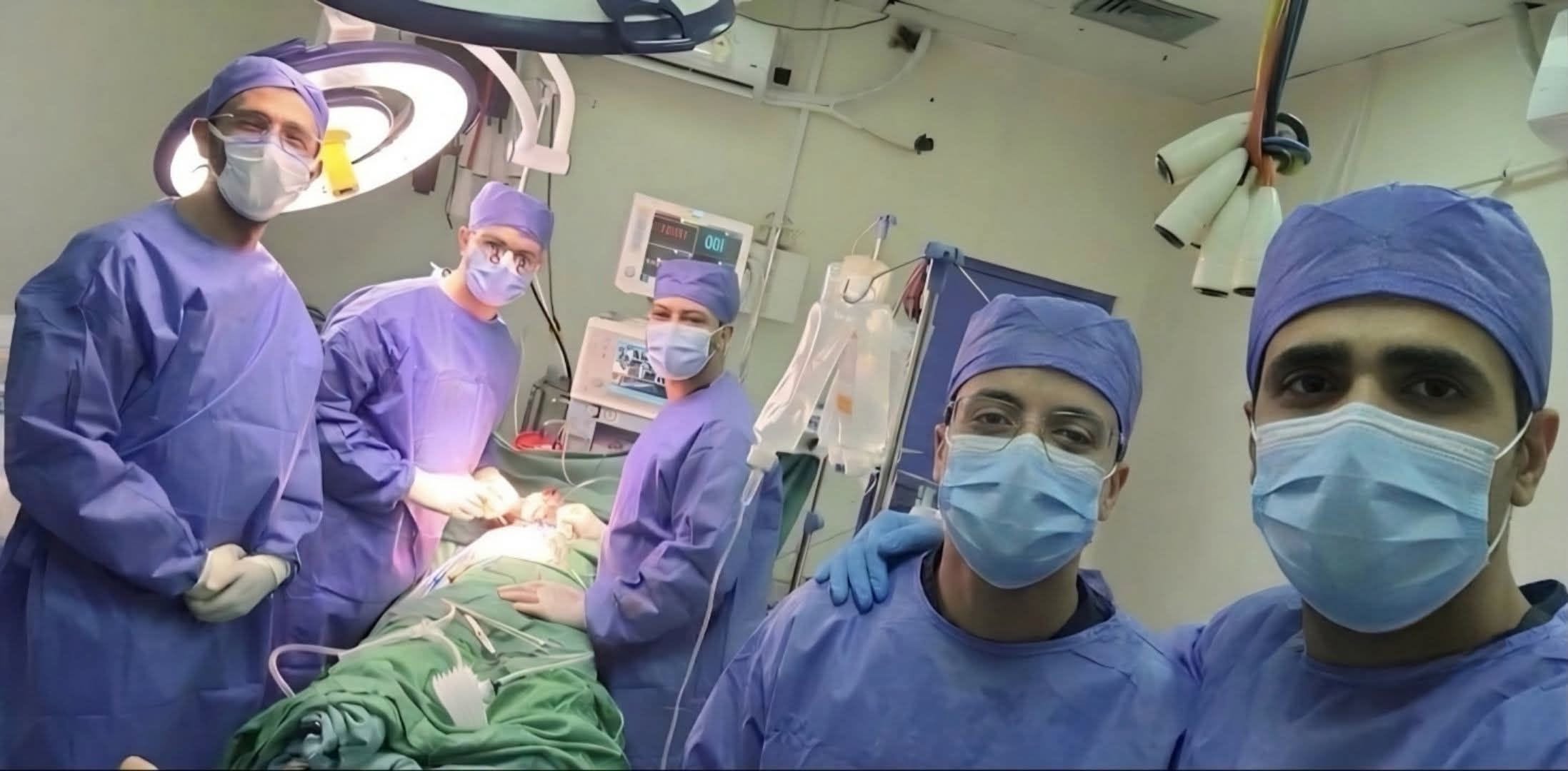 مستشفى الطوارئ بجامعة المنصورة تنجح في إنقاذ مريض تعرض لطعنة نافذة بالقلب بتدخل جراحي عاجل