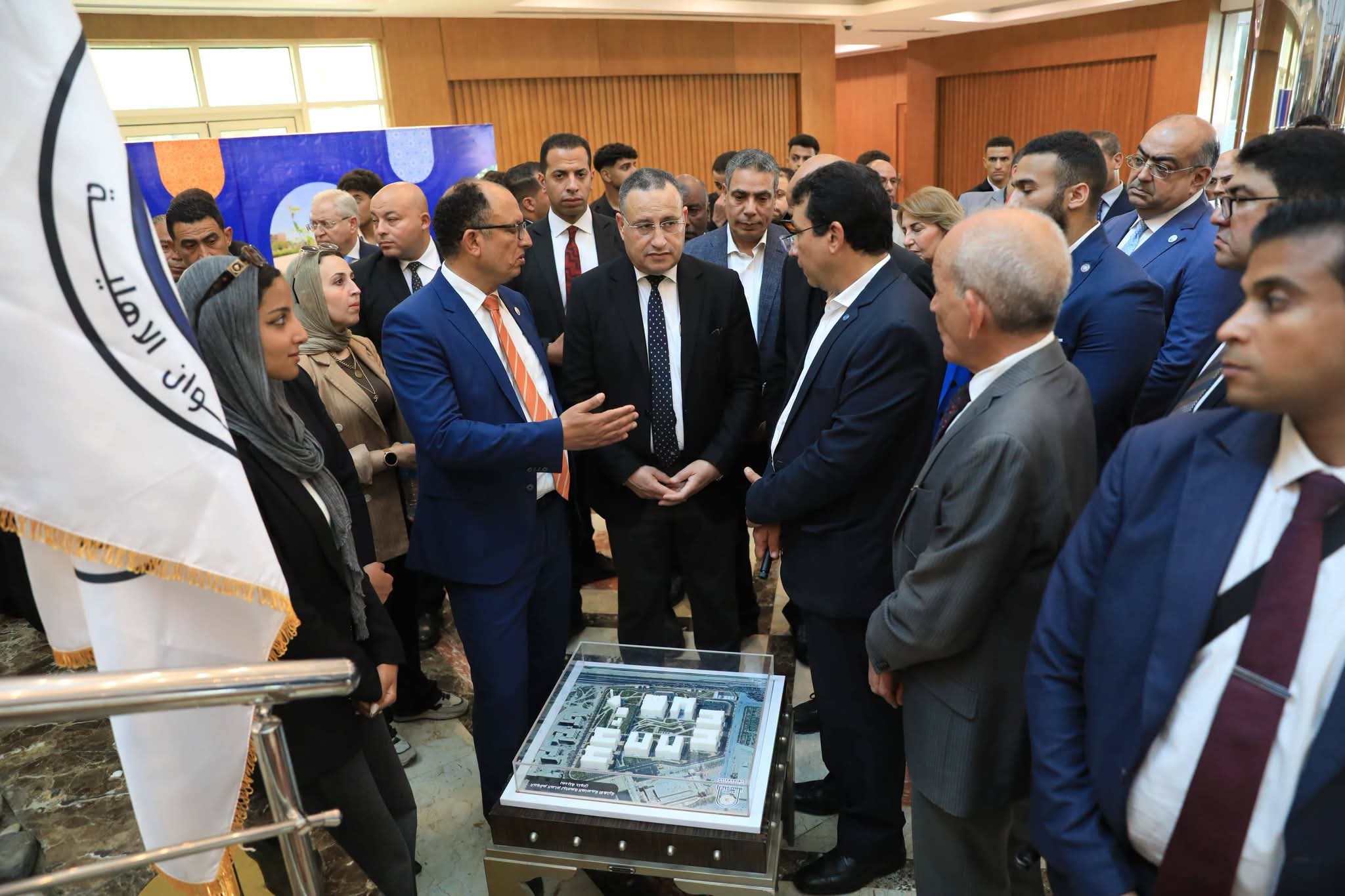 وزير التعليم العالي والقائم بأعمال رئيس جامعة حلوان الأهلية يتفقدان جامعة حلوان الأهلية