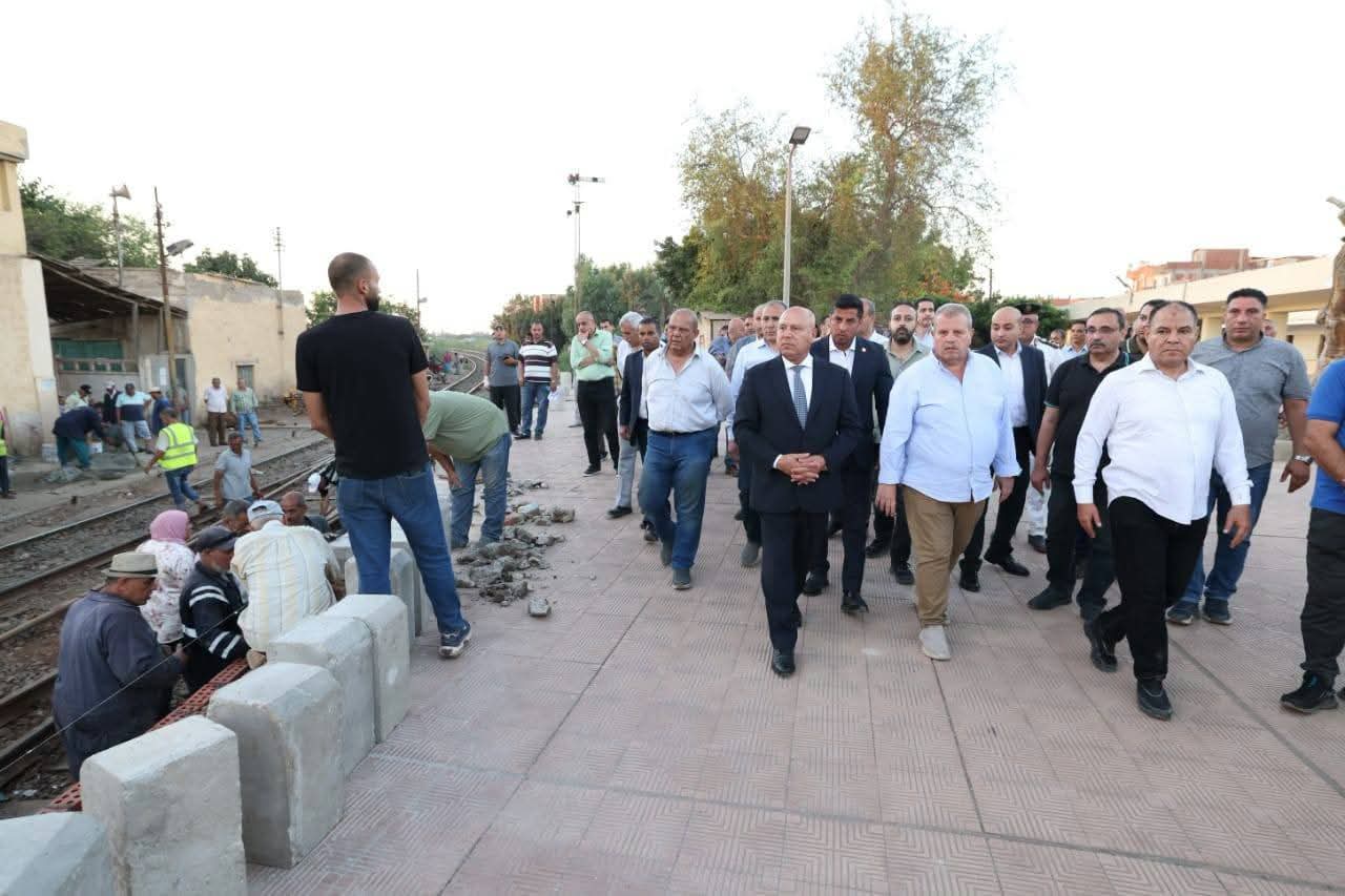 وزير النقل يعقد اجتماعا موسعاً طارئا بمحطة محلة روح مع رئيس وقيادات هيئة السكك الحديدية ومسؤولي التشغيل والتدريب وتجديدات السكة