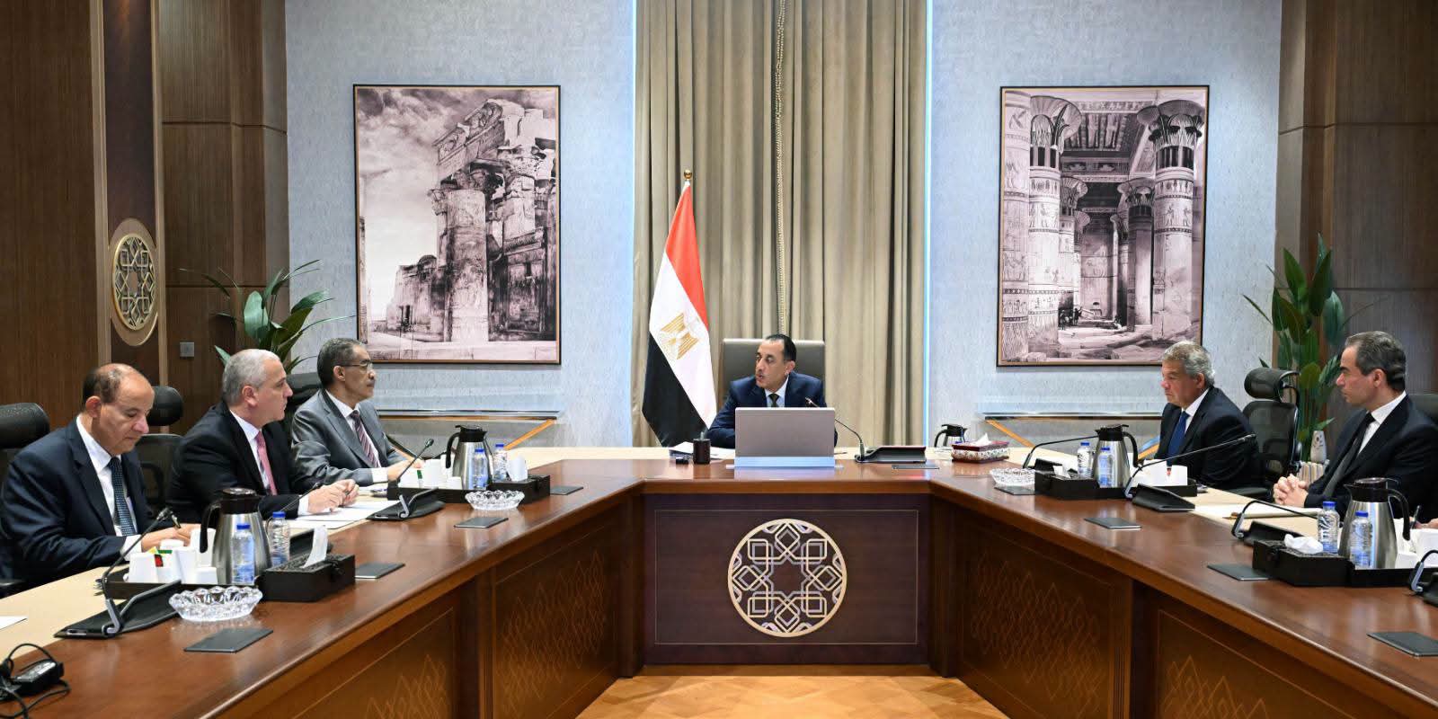 رئيس الوزراء يعقد اجتماعا لمتابعة تنفيذ تكليفات فخامة الرئيس بشأن الإعلام