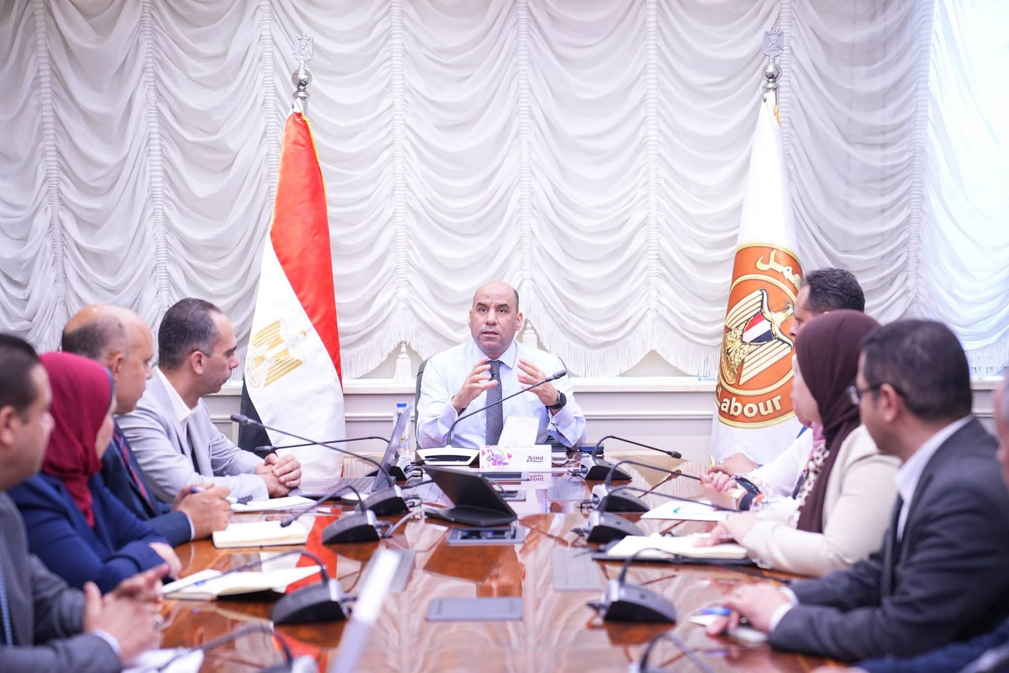 وزير العمل يتابع الاستعدادات النهائية لإطلاق منصة العمل الرقمية 