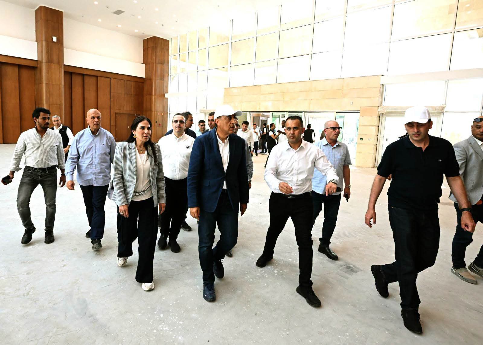 رئيس الوزراء يتفقد مركز المؤتمرات والمعارض الدولي بالمدينة التراثية والحديقة المتحفية بالعلمين الجديدة
