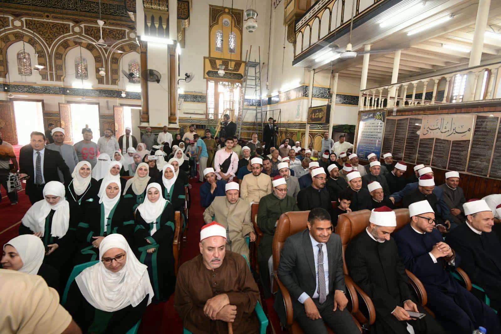 محافظ الدقهلية ووزير الأوقاف يشهدان جانبًا من التصفيات الأولية للموسم الثاني لمسابقة "دولة التلاوة " بمسجد النصر بالمنصورة .