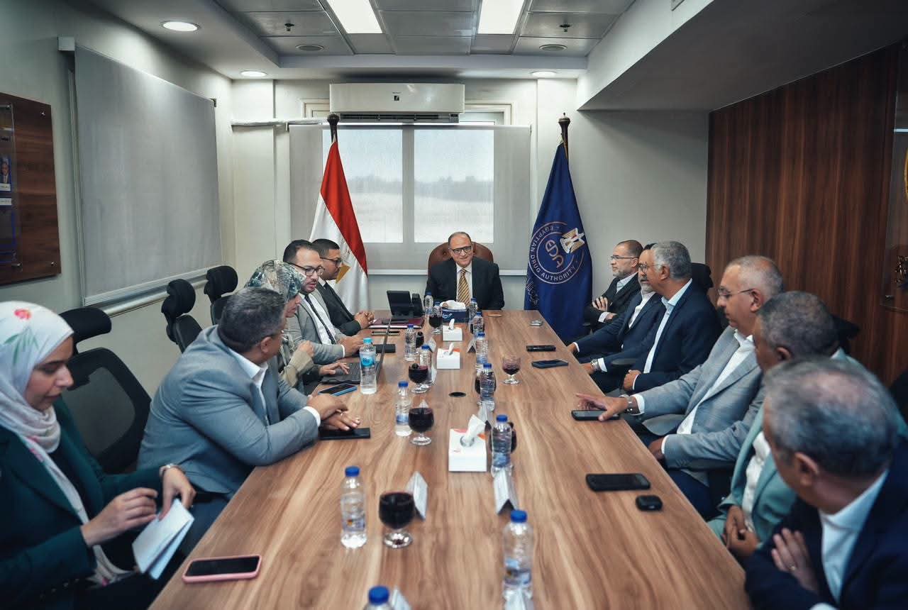 رئيس هيئة الدواء المصرية يستقبل شركات توزيع الأدوية لبحث دعم استقرار سوق الدواء