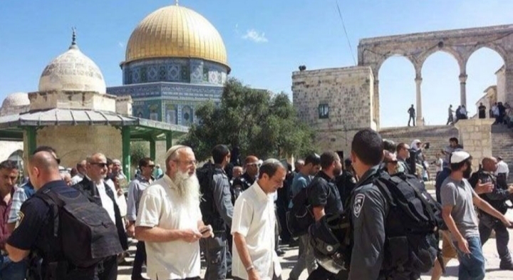 إقتحام أكثر من 120 مستعمرًا للمسجد الأقصى بحماية قوات الاحتلال