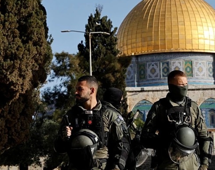 القدس تراقب يومًا حساسًا في الأقصى.. حضور أمني مكثف بالتزامن مع الاعياد اليهودية
