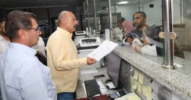 محافظ السويس يوجه بسرعة حل شكاوى المواطنين خلال جولة بالمركز التكنولوجي