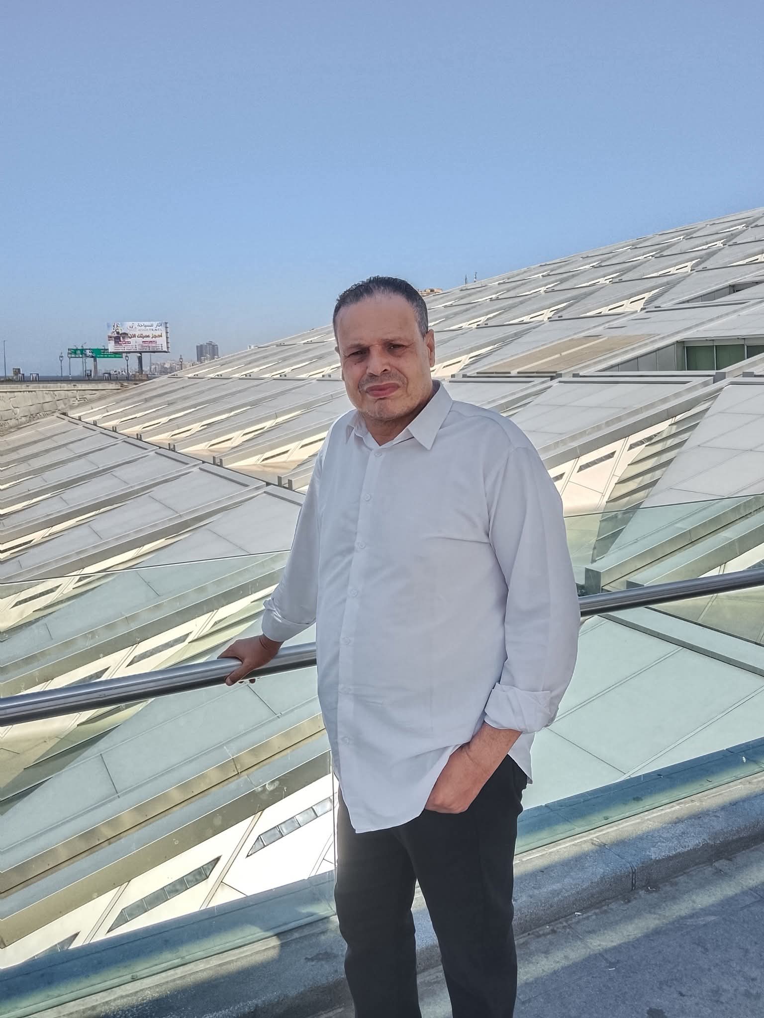 من أمام مكتبة الإسكندرية