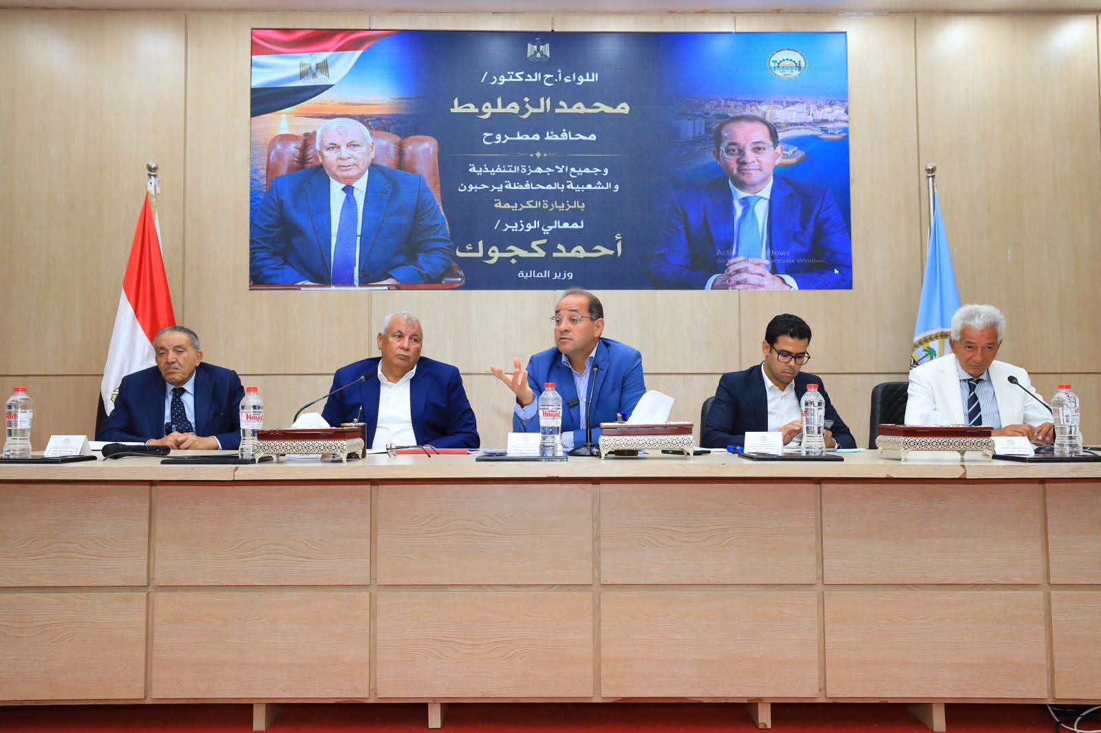 وزير المالية.. في حوار مفتوح مع رئيس اتحاد الغرف التجارية والنواب وعمد ومشايخ مطروح