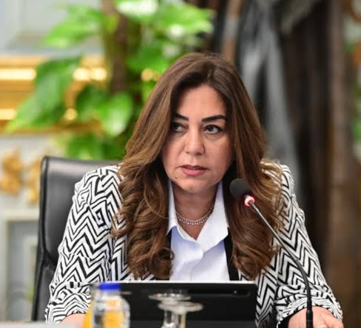 د.منال عوض تؤكد أهمية الإسراع بمعدلات تنفيذ المشروعات 