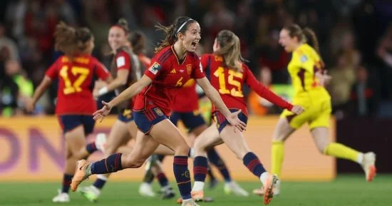 الإسبانيات يتوجن بكأس العالم تحت 20 عاما ويواصلن هيمنة إسبانيا على كرة القدم