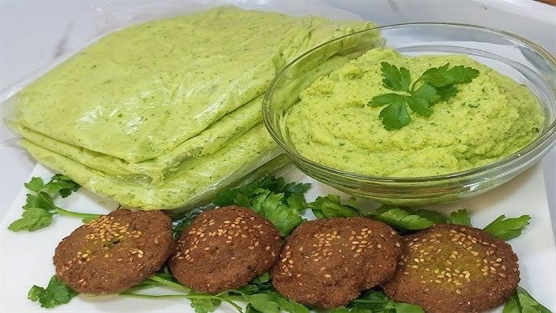 طريقة عمل الطعمية المصرية في المنزل بطعم شهي وقوام مقرمش
