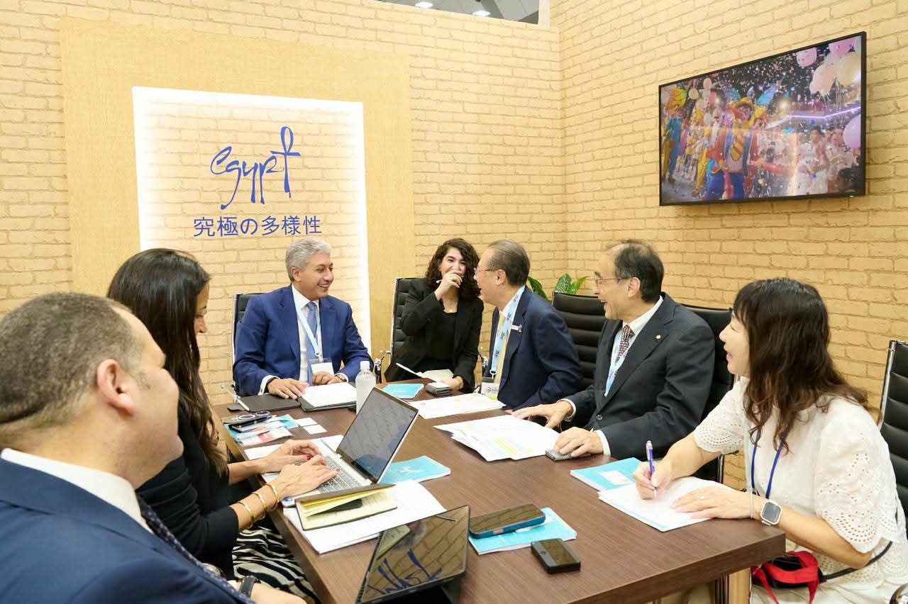 وزير السياحة والآثار يبحث مع رئيس الرابطة اليابانية لوكلاء السفر زيادة الحركة السياحية الوافدة من اليابان