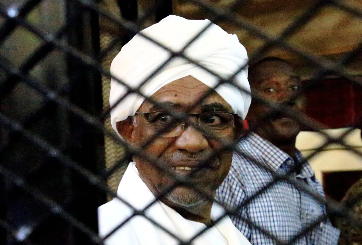 الرئيس السوداني السابق عمر البشير يطلب السماح بالسفر خارج السودان لتلقي العلاج