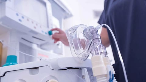 كاميرات المراقبة تكشف إيقاف جهاز التنفس عن طفلة بريطانية قبل وفاتها بأشهر