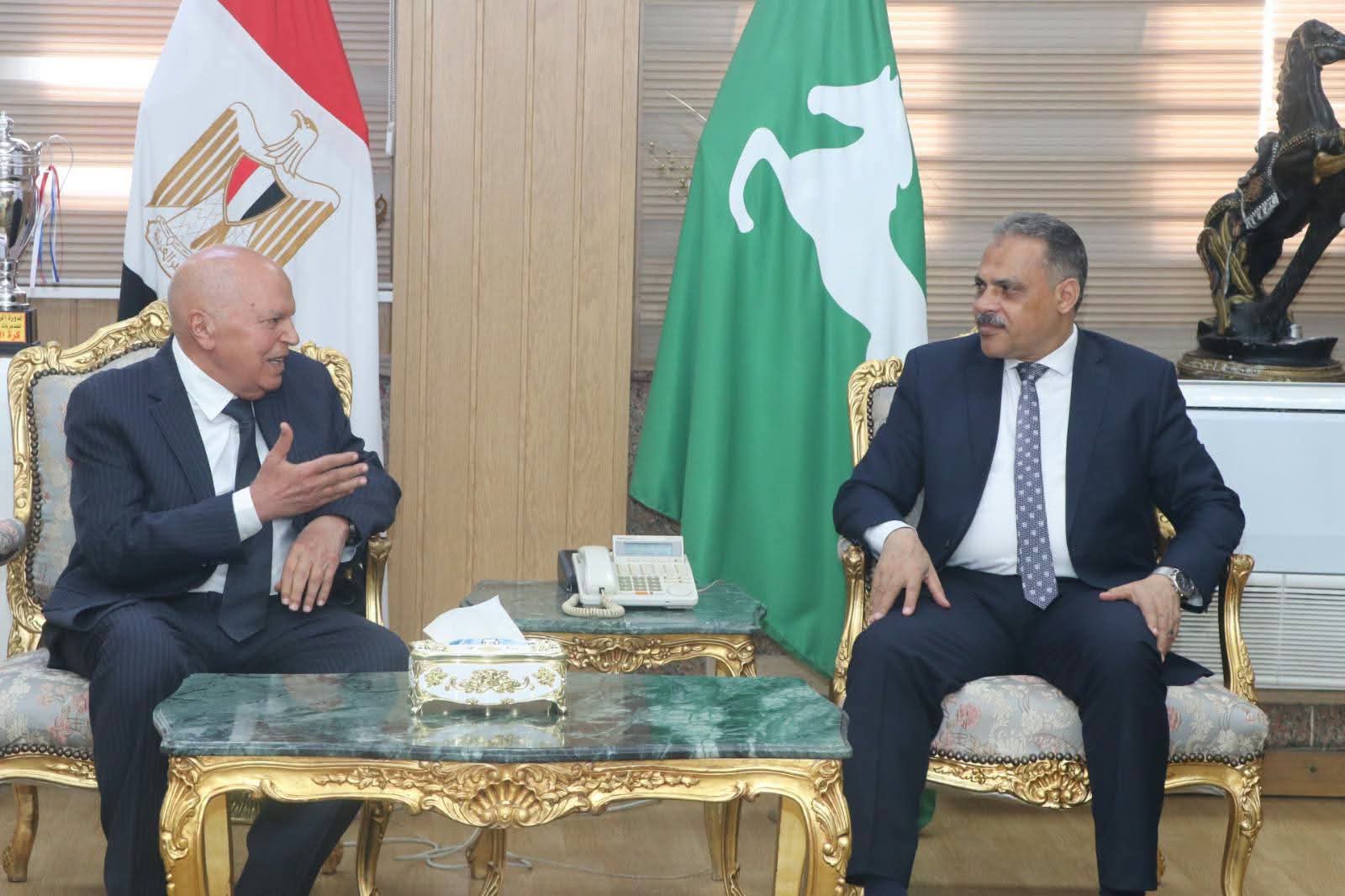 نقيب المعلمين يلتقي محافظ الشرقية لبحث دعم المنظومة التعليمية وأوضاع المعلمين