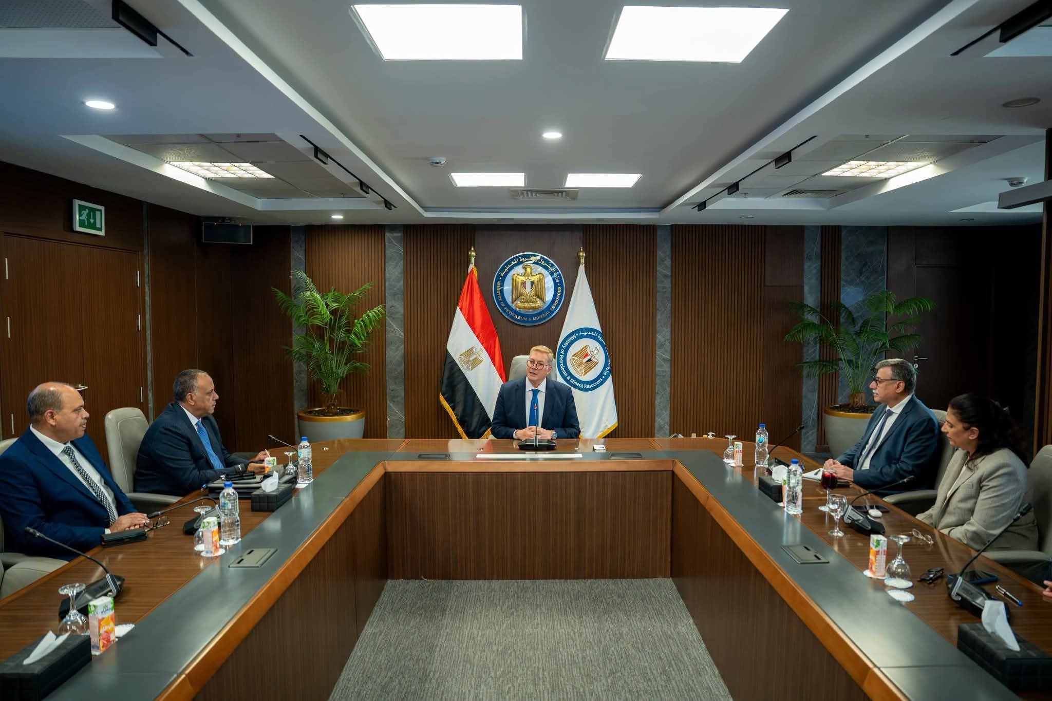 وزير البترول والثروة المعدنية يتابع مع المجلس التنفيذي لهيئة البترول خطط زيادة الإنتاج وتأمين الإمدادات ورفع كفاءة الأداء