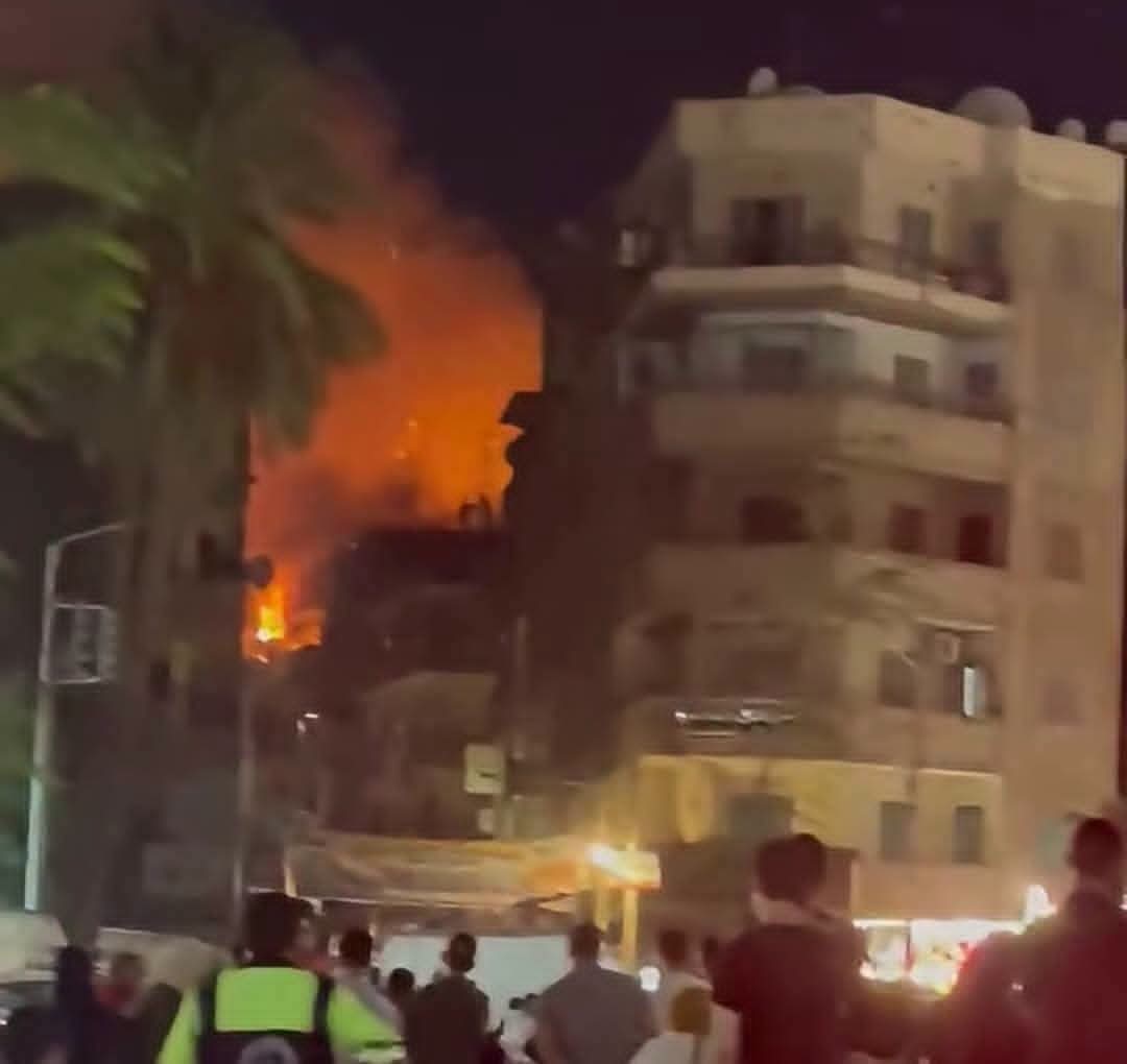 السيطرة على حريق بسوق كفر البدماص دون إصابات بالمنصورة