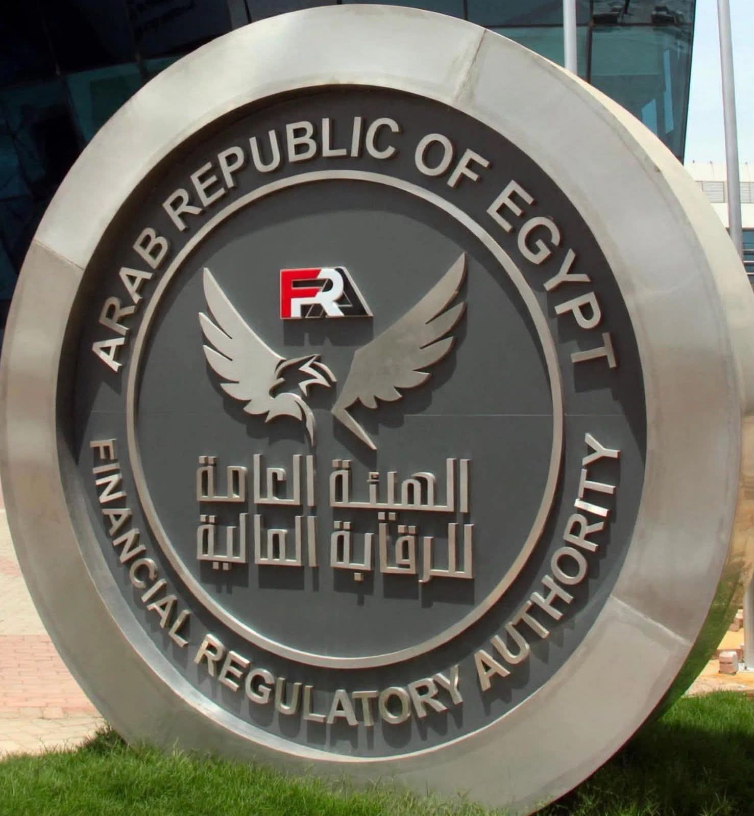 رئيس هيئة الرقابة المالية يعزّي أسر ضحايا حادث طريق أسيوط الغربي ويوجه بسرعة صرف التعويضات