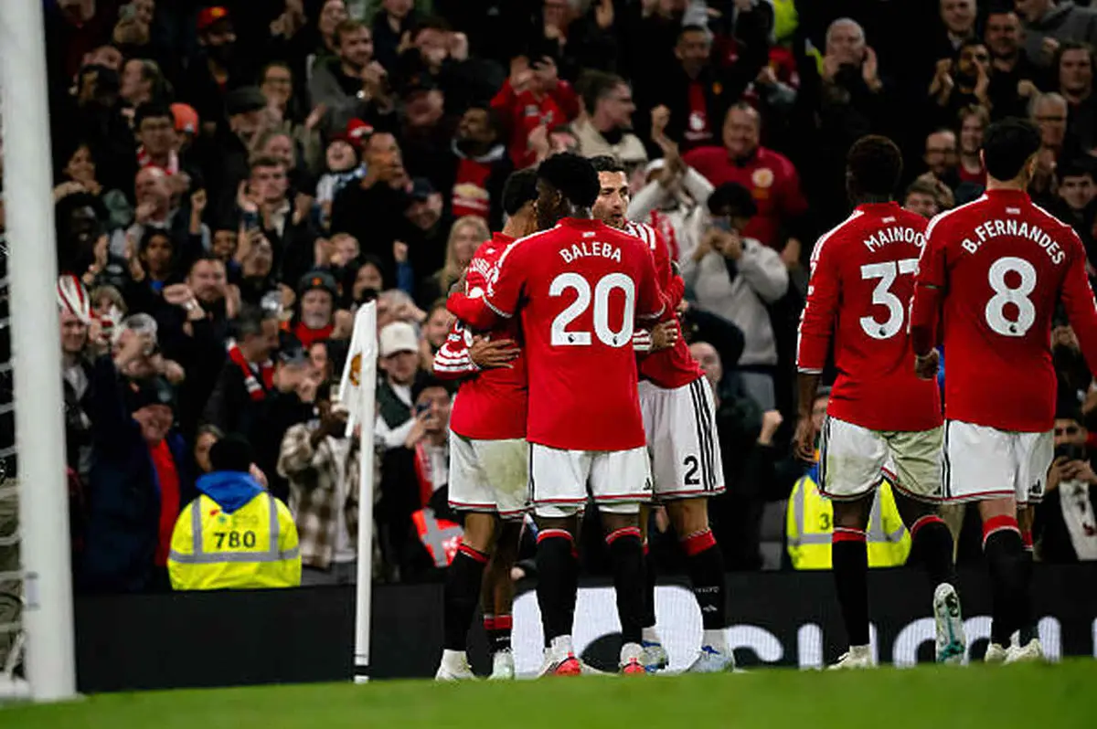 مانشستر يونايتد يتعثر أمام ليدز بالتعادل 1-1 فى الدوري الإنجليزي